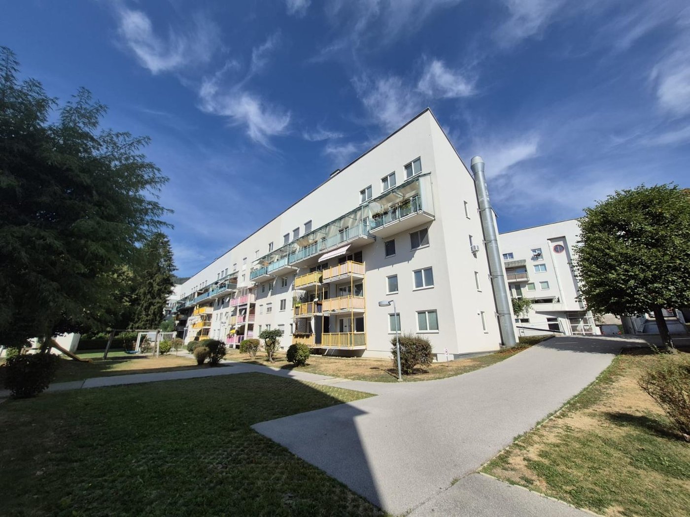 Viel Platz zum Wohlfühlen – gepflegte Familienwohnung mit Balkon und Tiefgarage